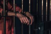 Le Billet : Loué soit Macron, ses prisons, ses cars, son raton-laveur