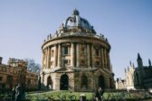 Oxford dit non au drapeau LGBT