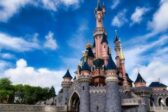 Faux mariage à Disneyland avec une enfant de 9 ans