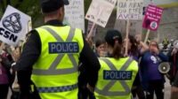 Québec : Pro-choix et antifas attaquent une marche pour la vie
