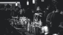 bar gay serveuse hétéro