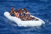 Des coachs en ligne apprennent aux clandestins à exploiter la charité britannique pour installer leur famille en Angleterre