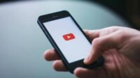 YouTube réintégrer créateurs désinformation