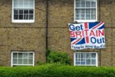 Starmer accuse Farage a propos du Brexit – et chute dans les sondages