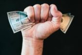 Corruption : des millions de dollars donnés aux émeutiers Antifa aux Etats-Unis