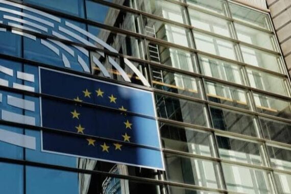 parlement européen réseaux sociaux