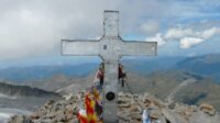 Aneto croix Pyrénées vandalisée