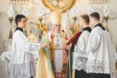Le nonce apostolique en Pologne a confirmé selon le rite traditionnel