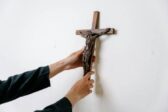 Caen : crucifix non, prière islamique oui, la laïcité, système anti-chrétien