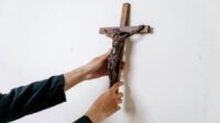 Caen crucifix prière islamique