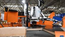 Chine robots humanoïdes postal