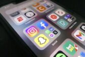 Pas de portable à l’école ni de réseaux sociaux pour les moins de 15 ans Pas de portable à l’école ni de réseaux sociaux pour les moins de 15 ans