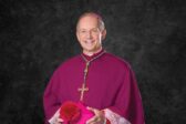Mgr Paprocki recentre les cérémonies d’obsèques sur Dieu et interdit les éloges funèbres Mgr Paprocki recentre les cérémonies d’obsèques sur Dieu et interdit les éloges funèbres