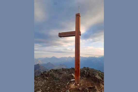 Vieux Chaillol croix vandalisée