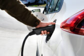 Il faut énormément d’eau pour éteindre un feu de voiture électrique !
