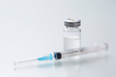 Sévères restrictions de l'administration du vaccin IXCHIQ contre le chikungunya