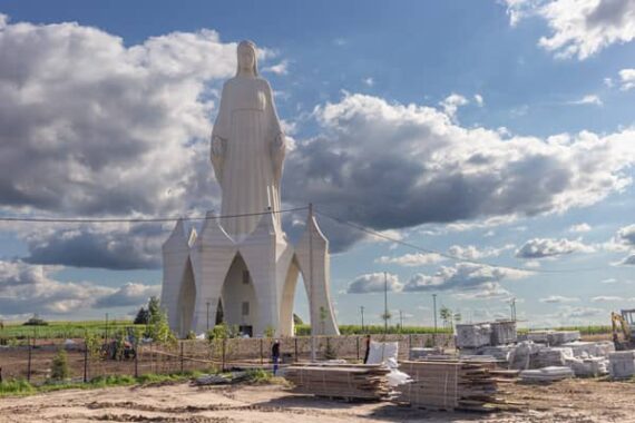 statue monumentale Vierge Pologne