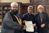 L’Église anglicane donne un prix de collaboration religieuse à un admirateur de Ben Laden, puis le retire L’Église anglicane donne un prix de collaboration religieuse à un admirateur de Ben Laden, puis le retire