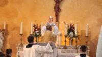 Vietnam messe traditionnelle jeunes