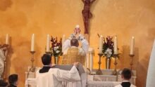 Vietnam messe traditionnelle jeunes