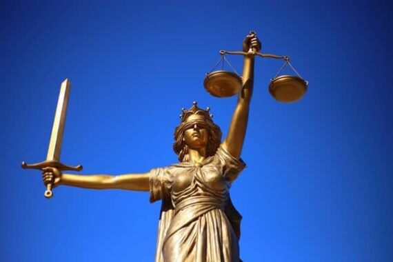 coupe pleine justice saoule