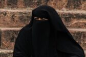 Un Britannique de souche se présente devant un tribunal en burqa Un Britannique de souche se présente devant un tribunal en burqa