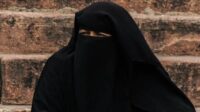 Britannique souche tribunal burqa