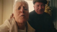 grands-parents demander embrasser petits-enfants